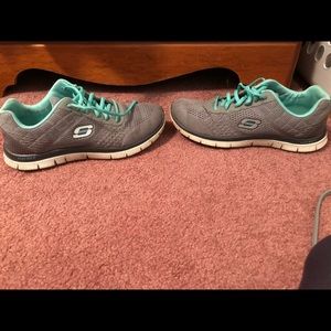 Skechers flex sole sneakers